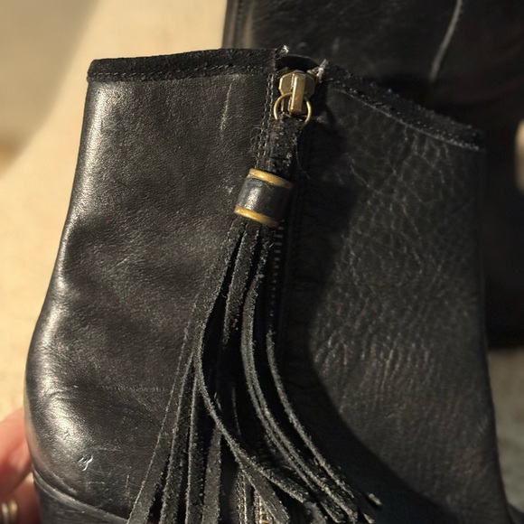 Ralph Lauren Elegant Black Leather Ankle Boots w Tassle sz.7 - Picture 6 of 6